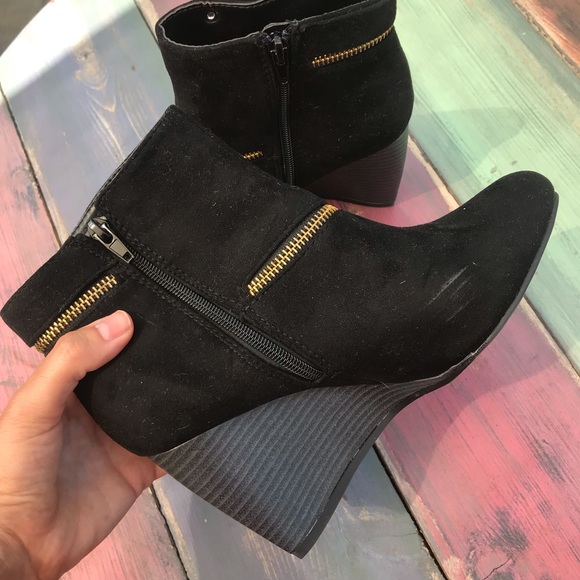 ❌SOLD❌ Black Suede Wedge Heel Booties - Picture 5 of 8